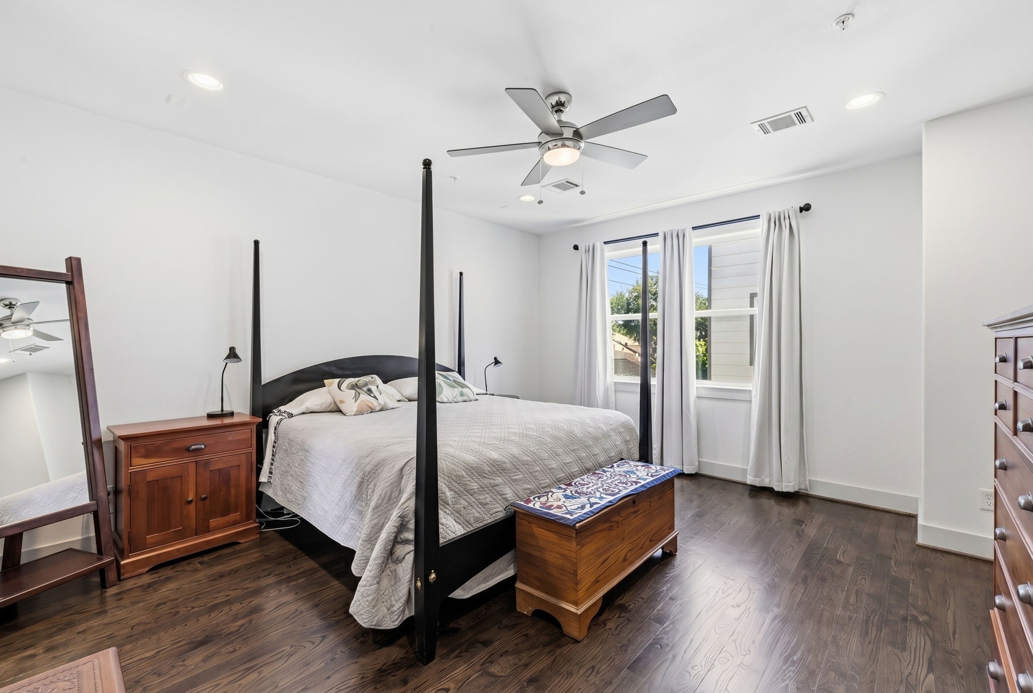 916 Yale Street, Unit A Houston, TX 77008 - Photo 23 of 50