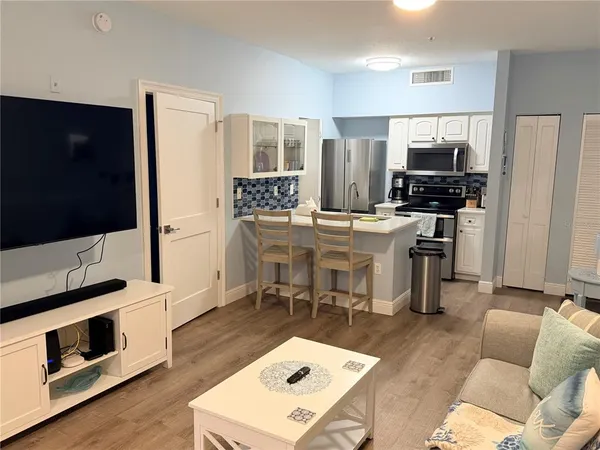 $2,000 | 10764 70th Avenue, Unit 2110, Seminole, FL 33772