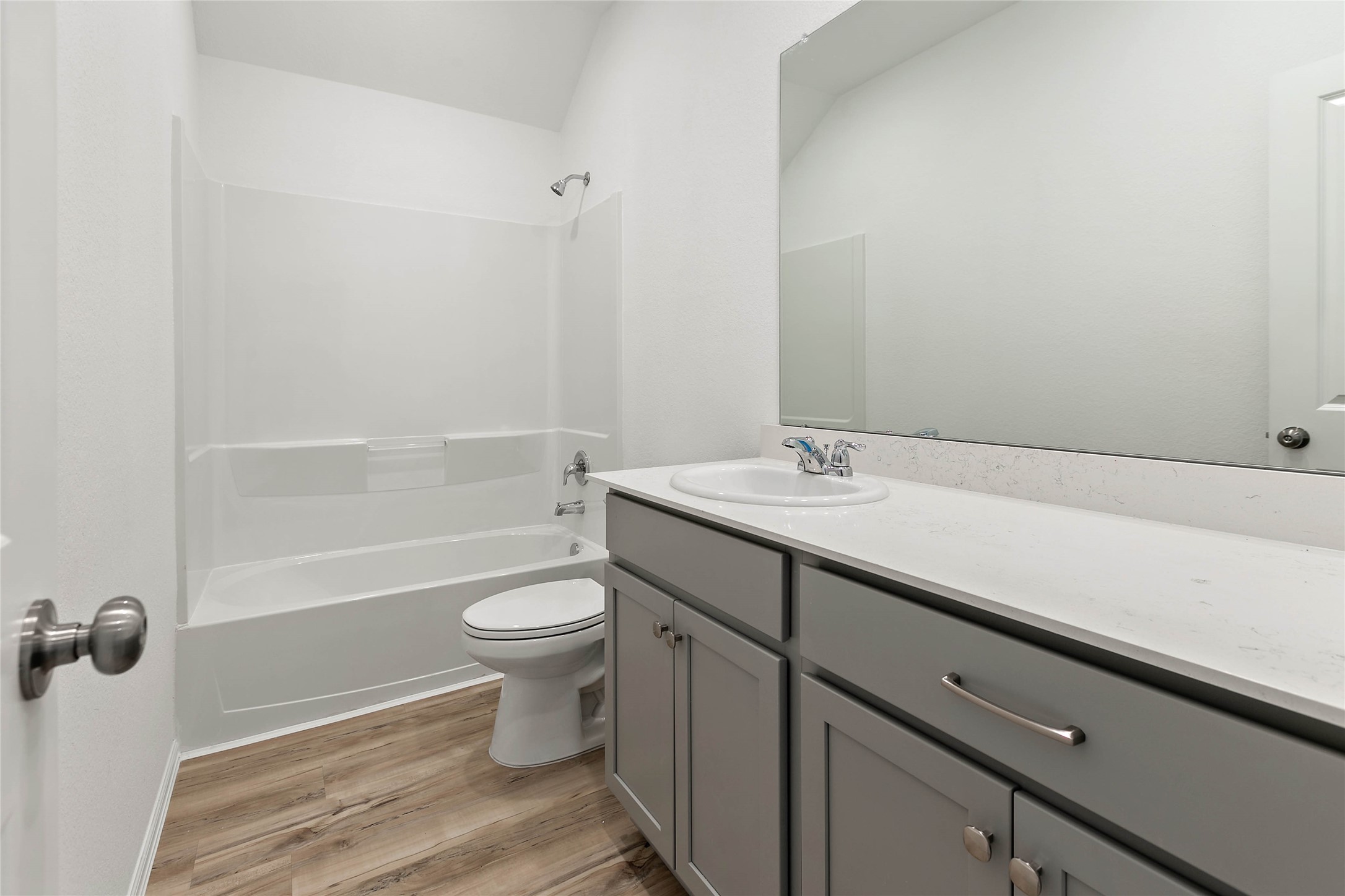 7602 Angels Lndg Lane Porter, TX 77365 - Photo 17 of 32 Second full bath with shower/tub combo.