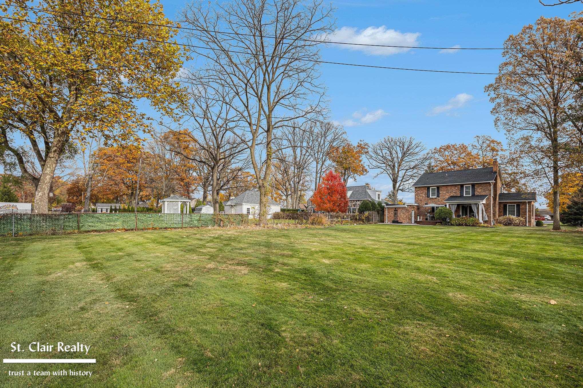 915 North Riverside Avenue St. Clair, MI 48079 - Photo 34 of 38