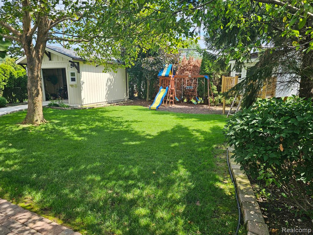 4855 Hillcrest Road Trenton, MI 48183 - Photo 8 of 41 Gallery Image 8