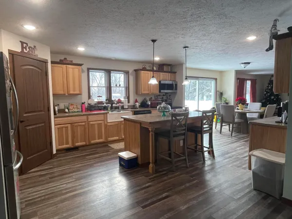 $639,900 | 33067 School Street, Dowagiac, MI 49047