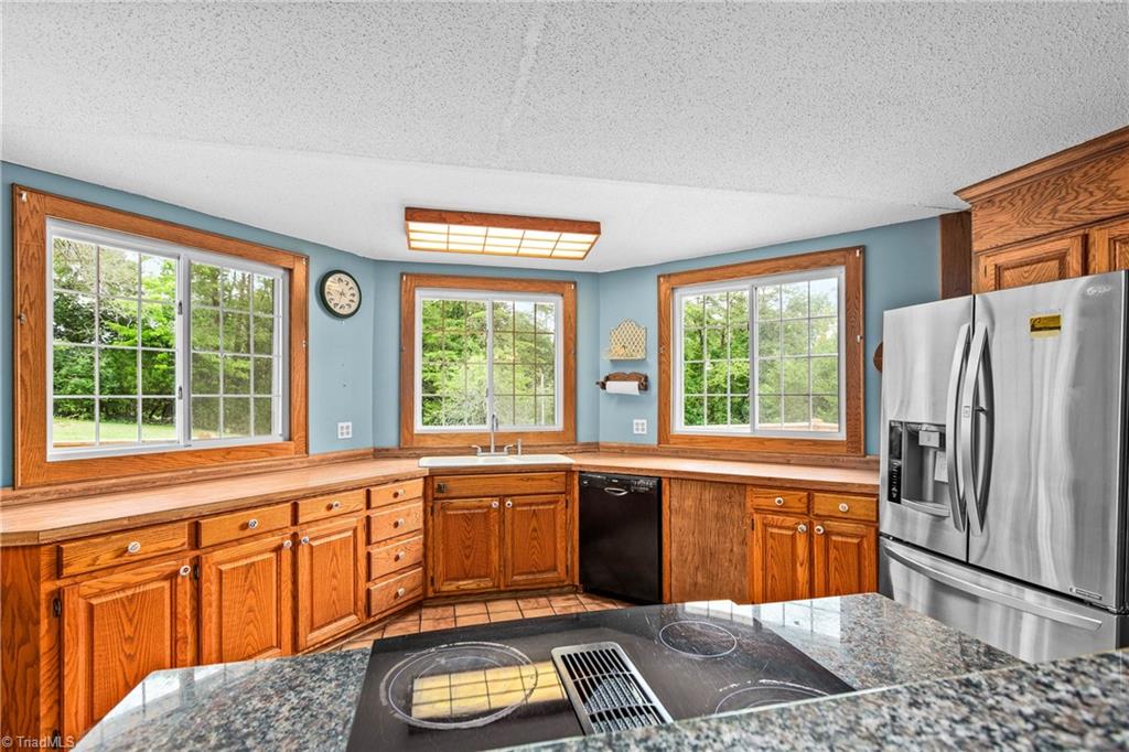 2018 E Road Walnut Cove, NC 27052 - Photo 11 of 48 Gallery Image 11