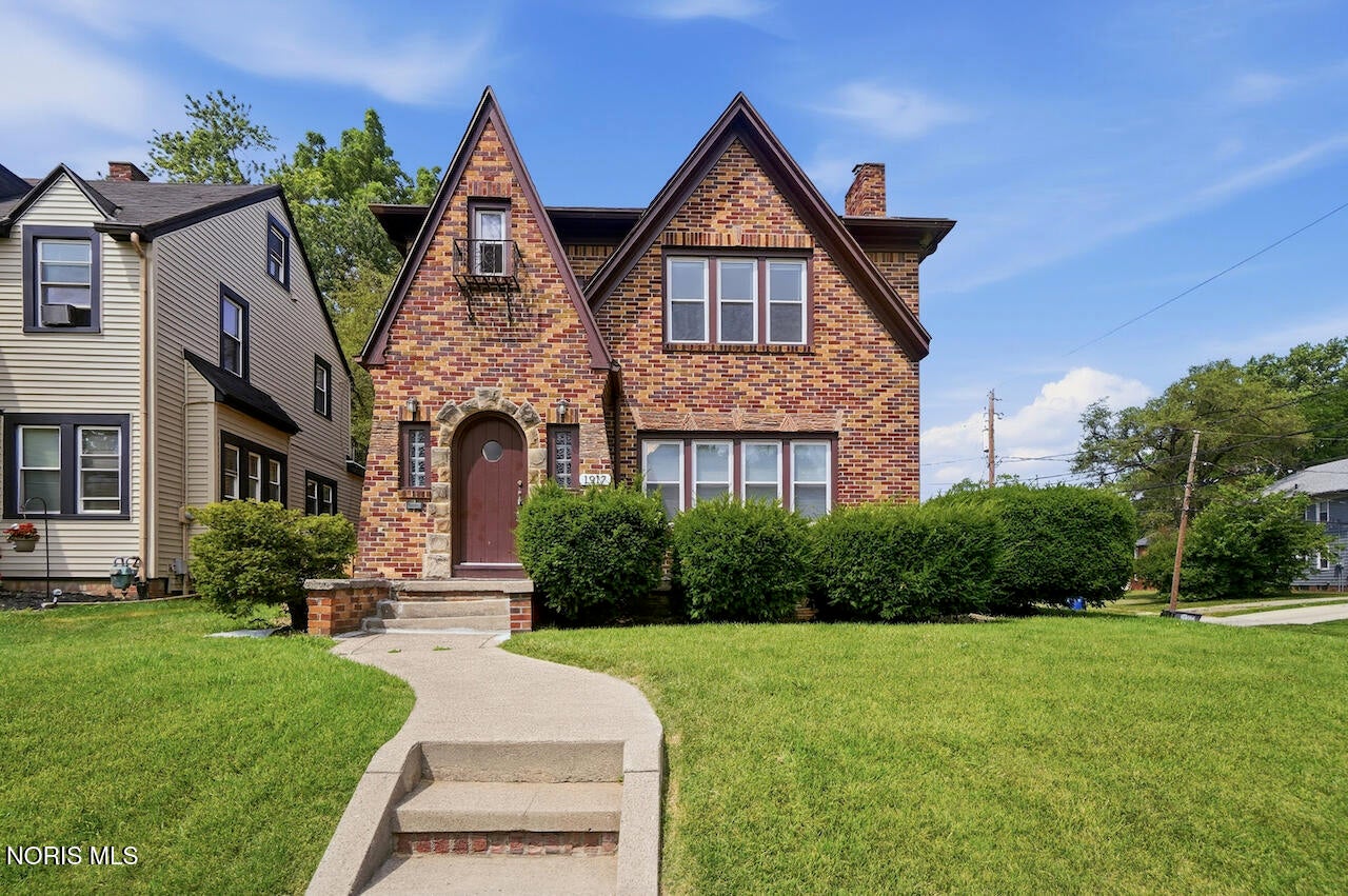 1917 Wyndhurst Road Toledo, OH 43607 - Photo 2 of 76 Gallery Image 2