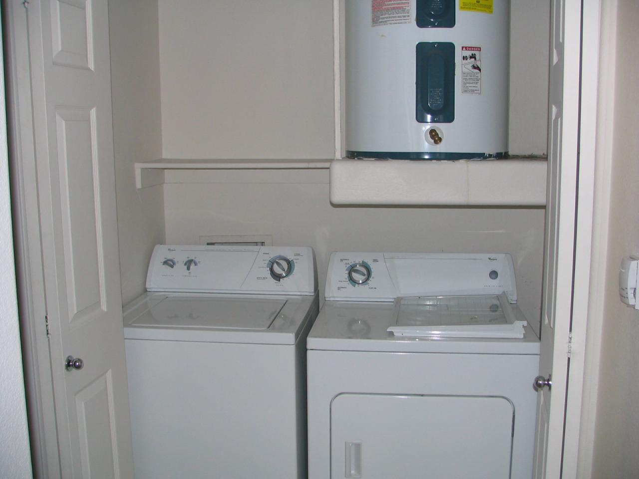 909 East Camelback Road, Unit 1011 Phoenix, AZ 85014 - Photo 4 of 6 Laundry Area