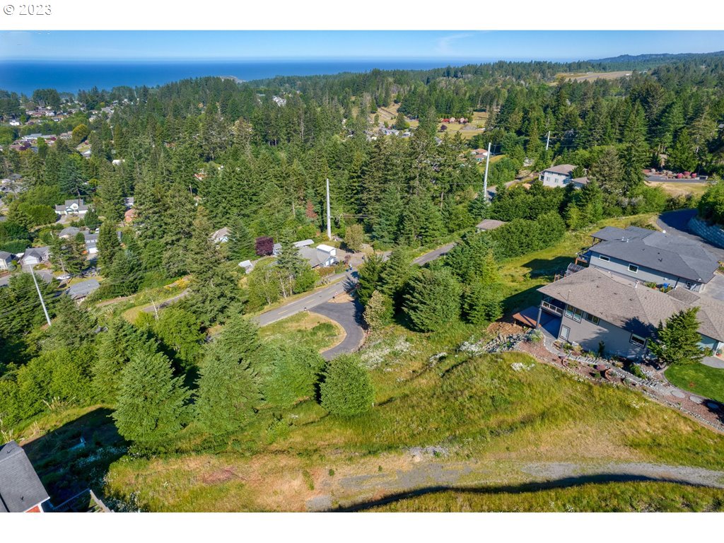 6894 Pacific Terrace Loop Brookings, OR 97415 - Photo 2 of 19