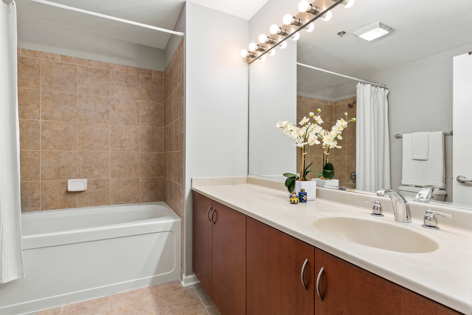 511 West Division Street, Unit 510 Chicago, IL 60610 - Photo 15 of 19