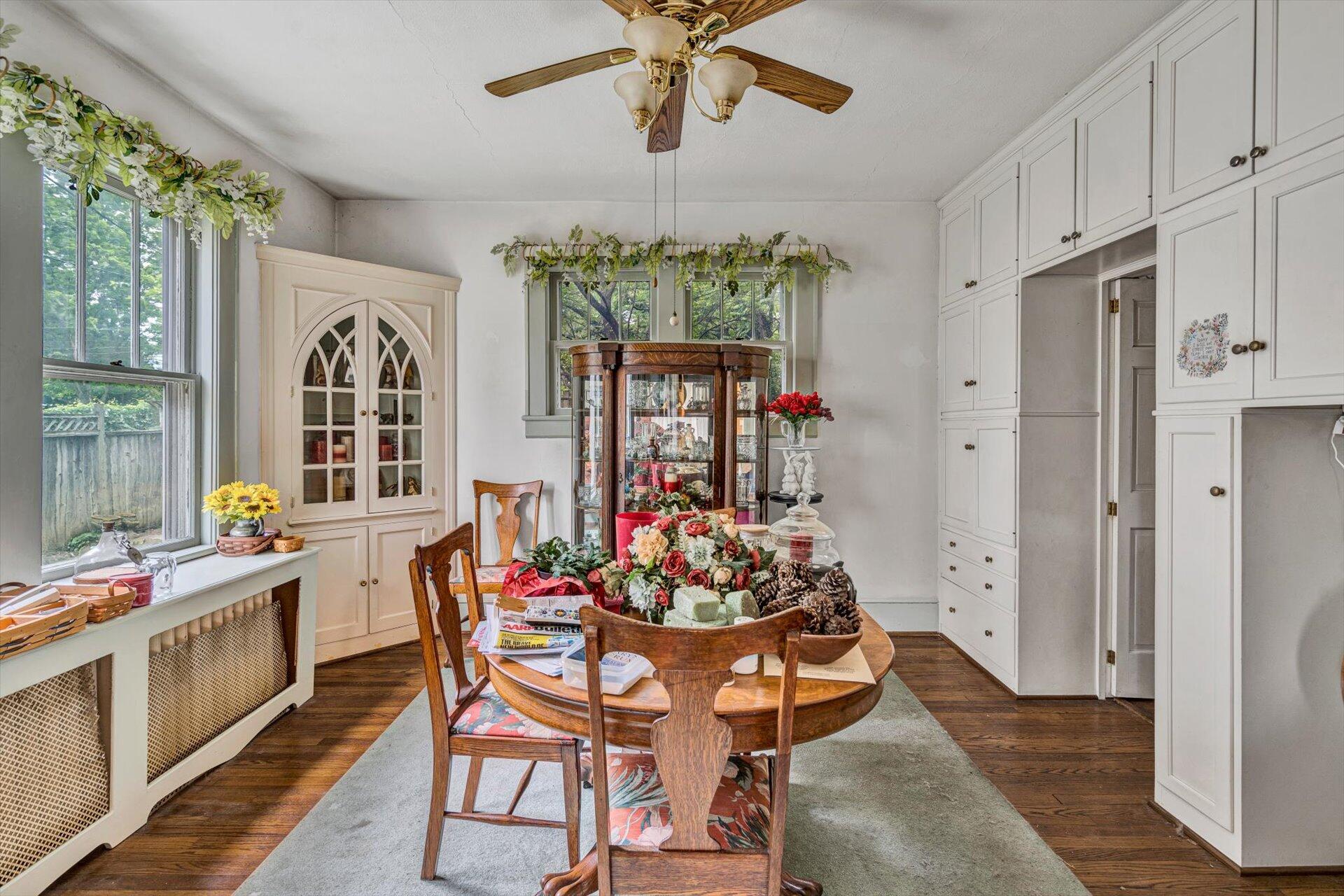 1827 Carter Road Southwest Roanoke, VA 24015 - Photo 5 of 27 Formal Dining Room