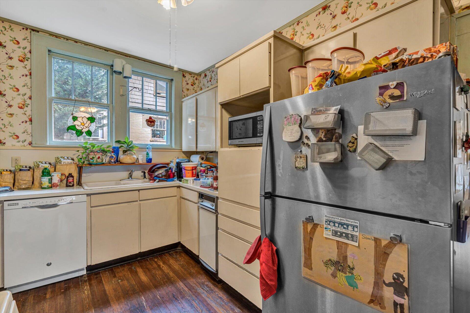 1827 Carter Road Southwest Roanoke, VA 24015 - Photo 8 of 27 Kitchen