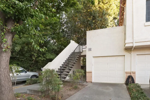 a view of a back yard of the house