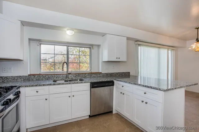 $350,000 | 164 Park Ridge Lane, Aurora, IL 60504