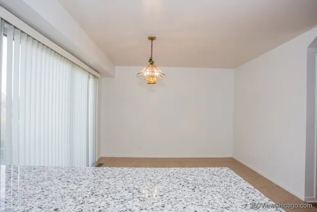 $350,000 | 164 Park Ridge Lane, Aurora, IL 60504