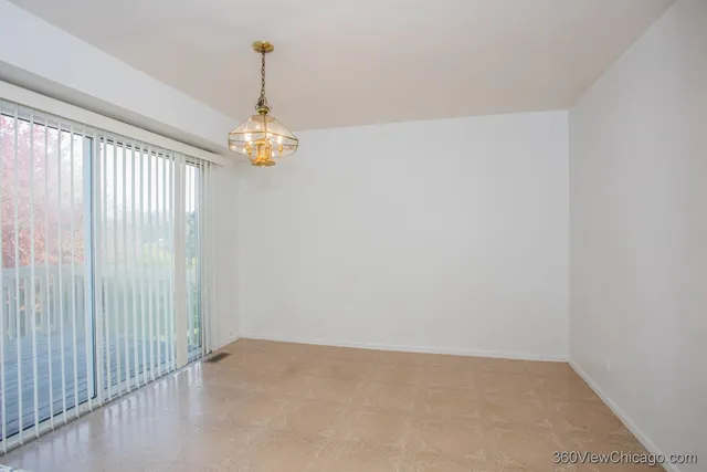 $350,000 | 164 Park Ridge Lane, Aurora, IL 60504