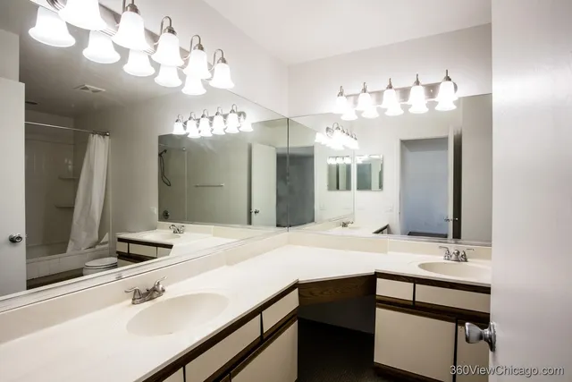 $350,000 | 164 Park Ridge Lane, Aurora, IL 60504