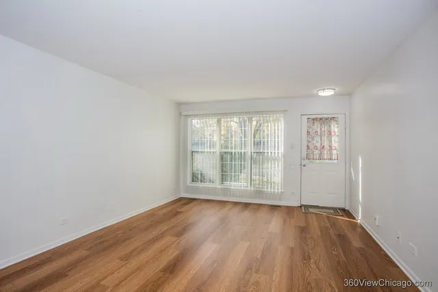 $350,000 | 164 Park Ridge Lane, Aurora, IL 60504