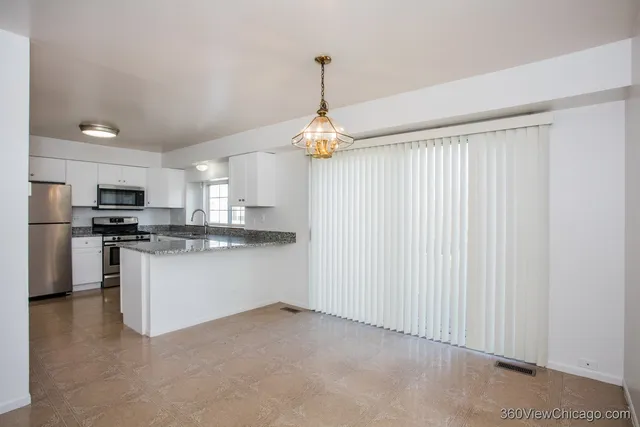 $350,000 | 164 Park Ridge Lane, Aurora, IL 60504