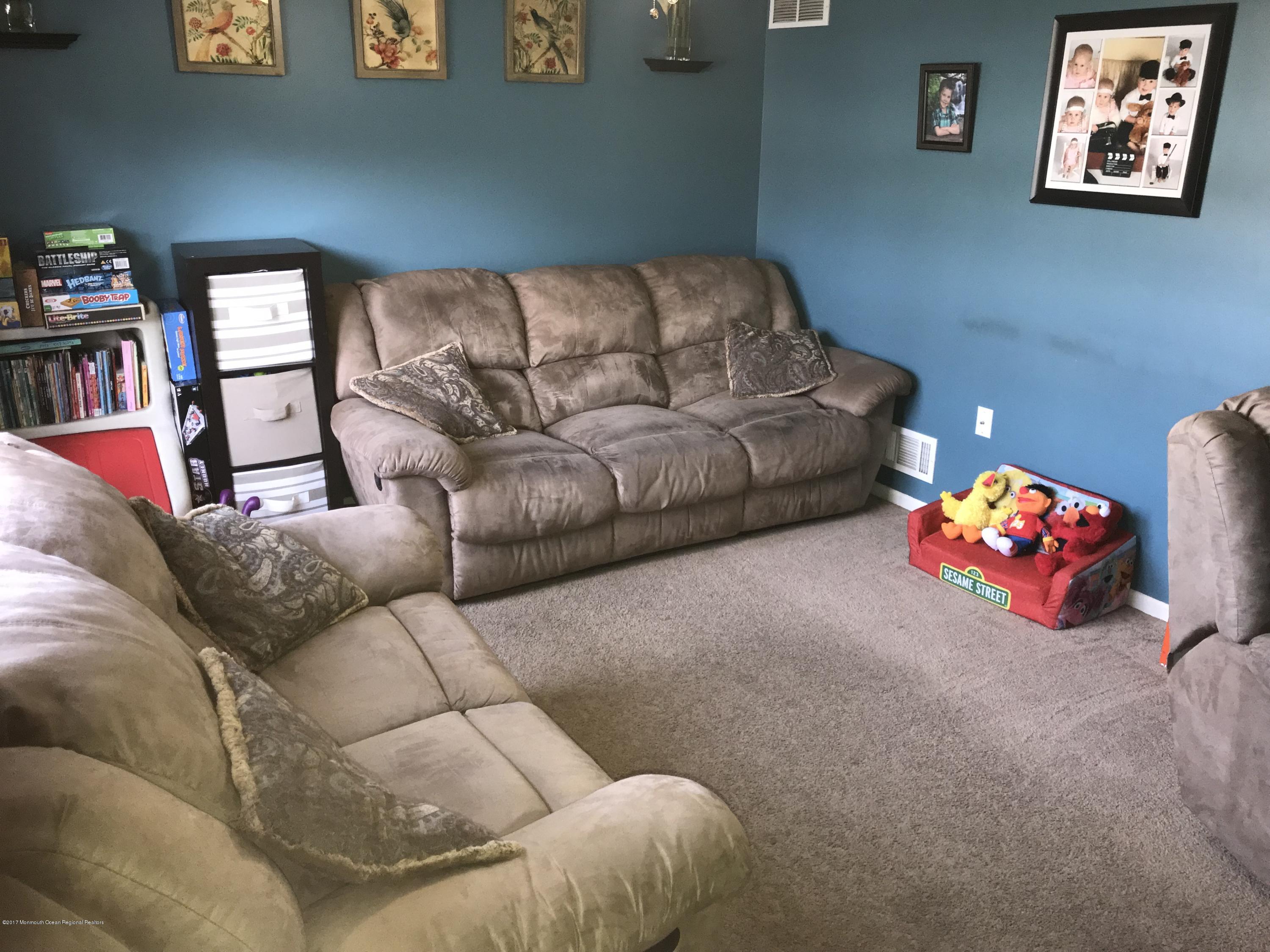 220 Greenwood Loop Road Brick, NJ 08724 - Photo 4 of 8 220 liv 1