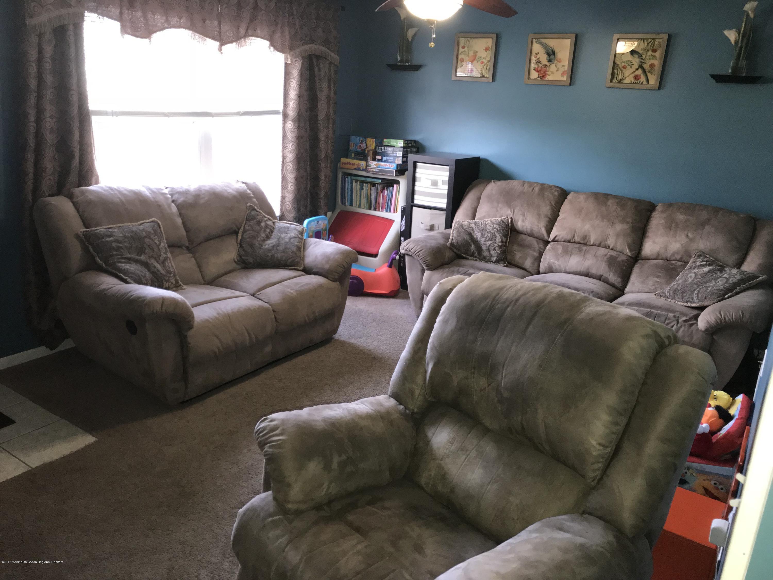 220 Greenwood Loop Road Brick, NJ 08724 - Photo 5 of 8 220 liv 2