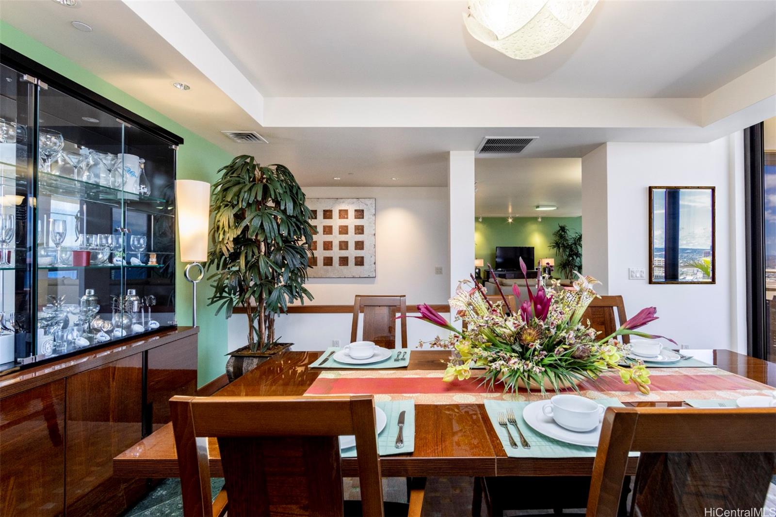 600 Queen Street, Unit 4302 Honolulu, HI 96813 - Photo 12 of 25 a view of a dining room with furniture and window