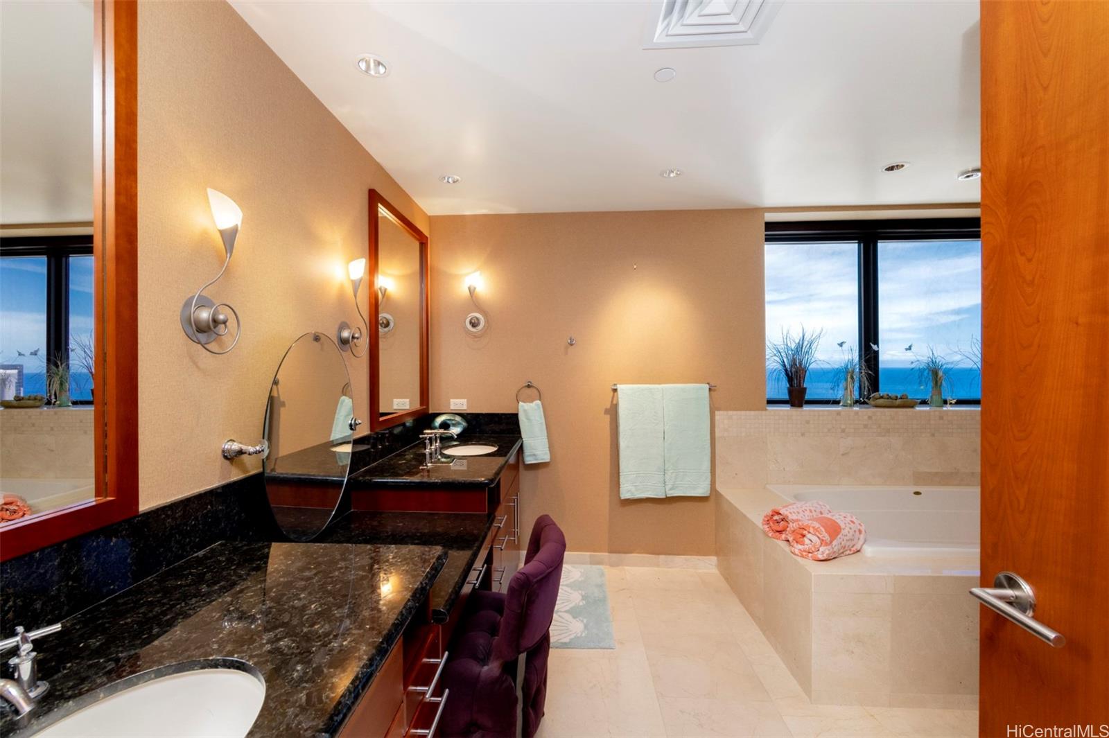 600 Queen Street, Unit 4302 Honolulu, HI 96813 - Photo 15 of 25 a view of a dining room with furniture