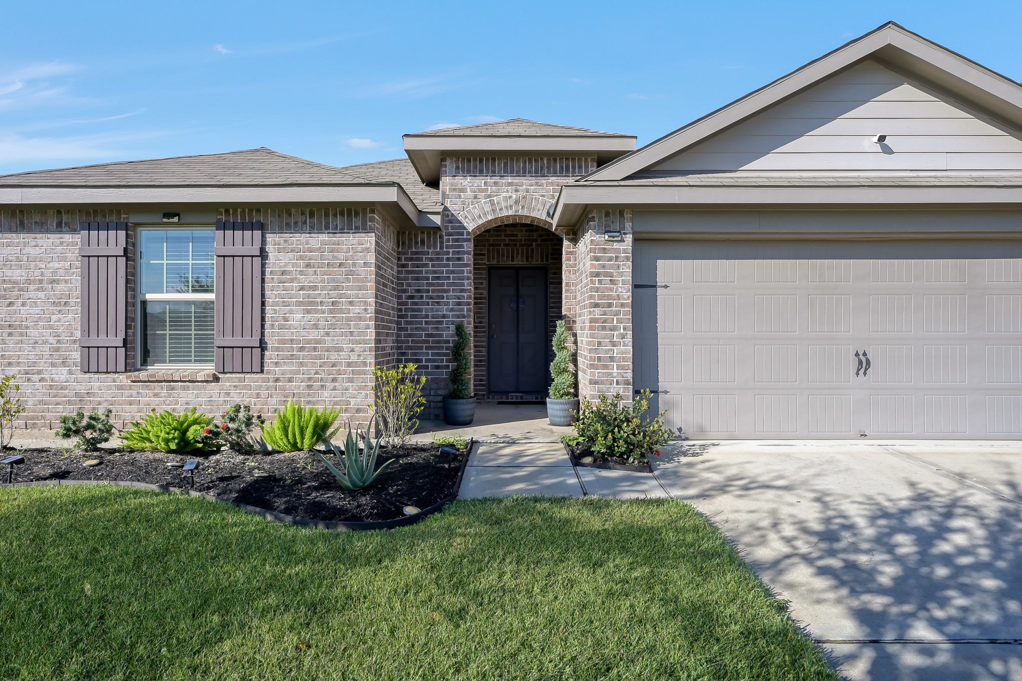 3310 Scout Island Katy, TX 77494 - Photo 3 of 42 a front view of a house with a garden