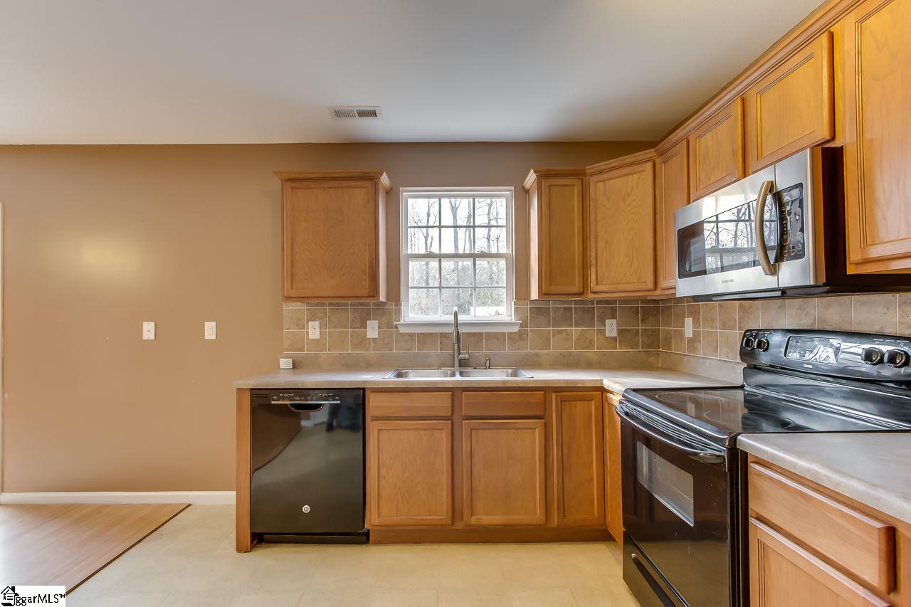 204 Catterick Way Fountain Inn, SC 29644 - Photo 12 of 33 Gallery Image 12