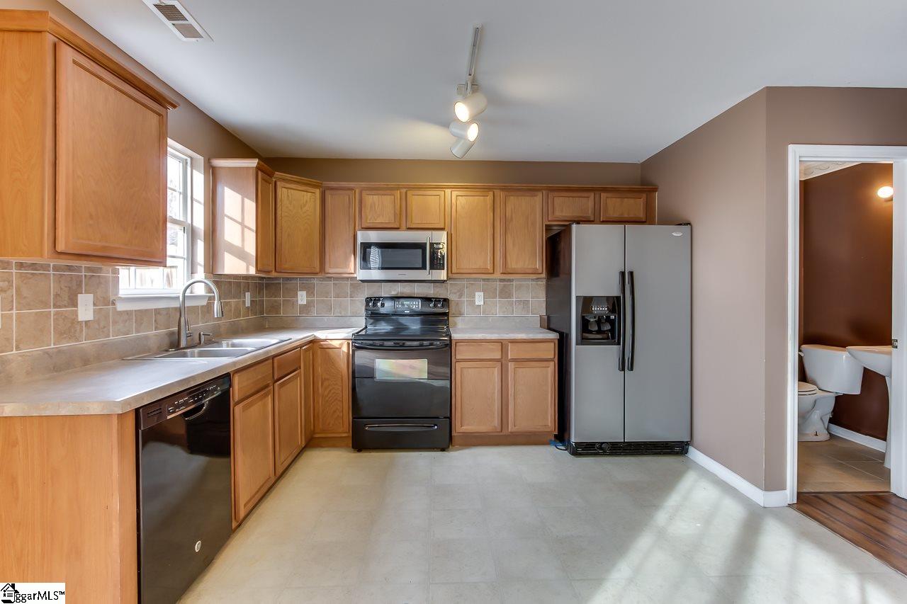 204 Catterick Way Fountain Inn, SC 29644 - Photo 10 of 33 Gallery Image 10