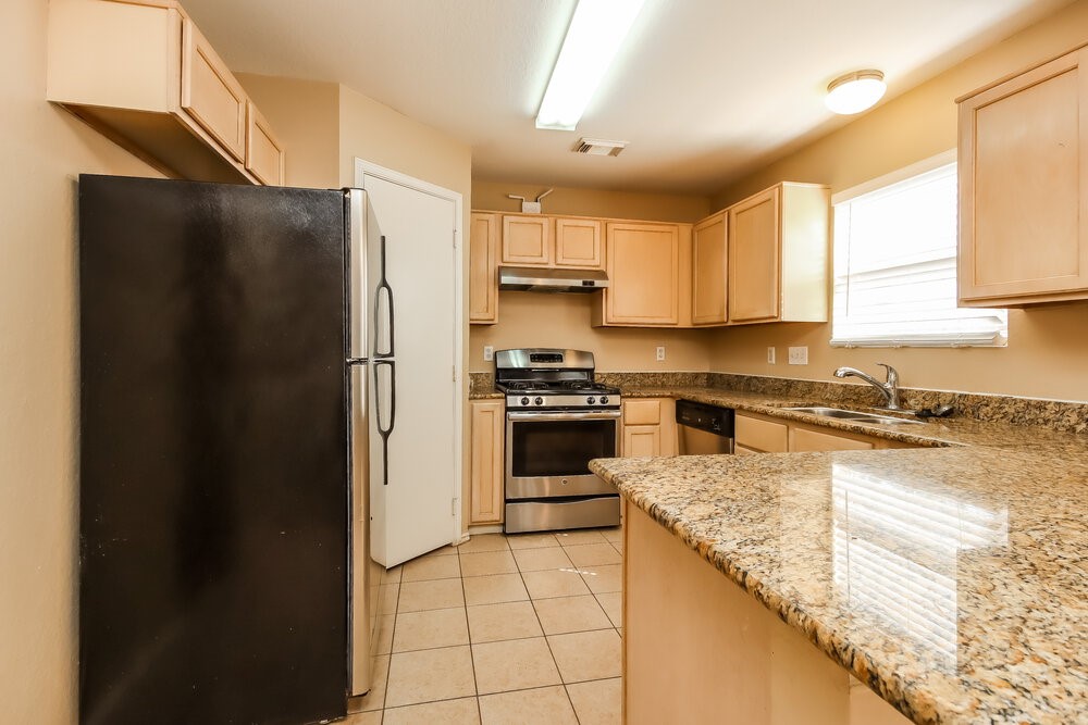 2610 Heather Knoll Drive Spring, TX 77373 - Photo 7 of 17