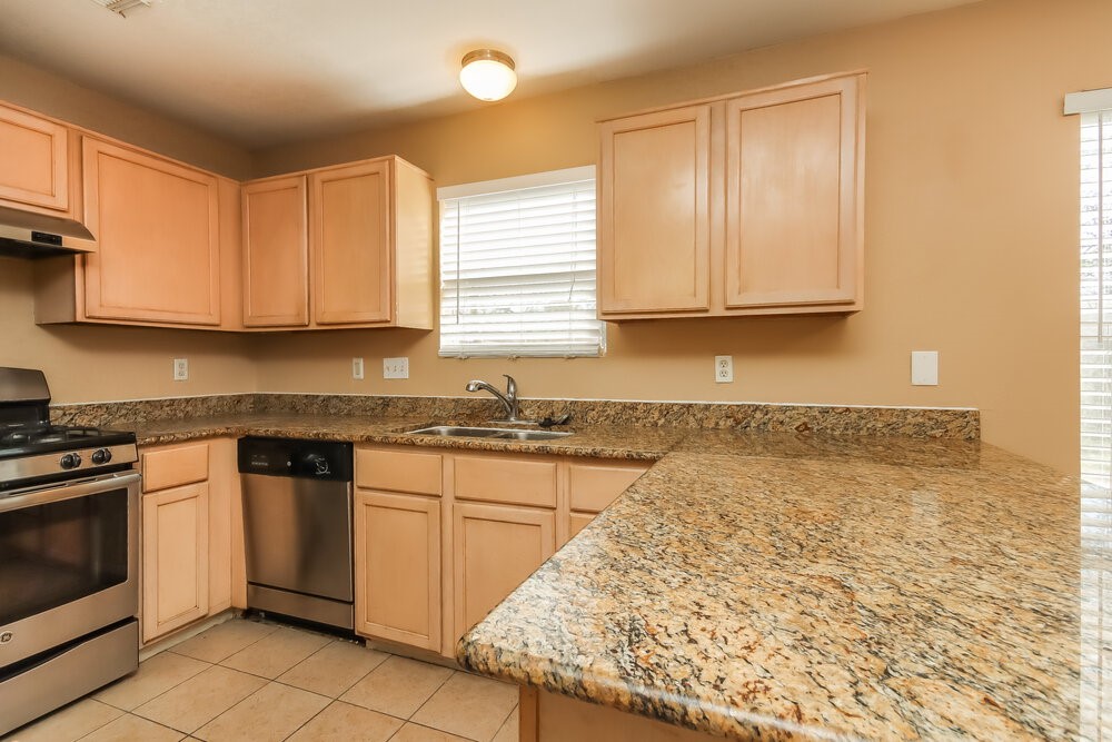 2610 Heather Knoll Drive Spring, TX 77373 - Photo 8 of 17