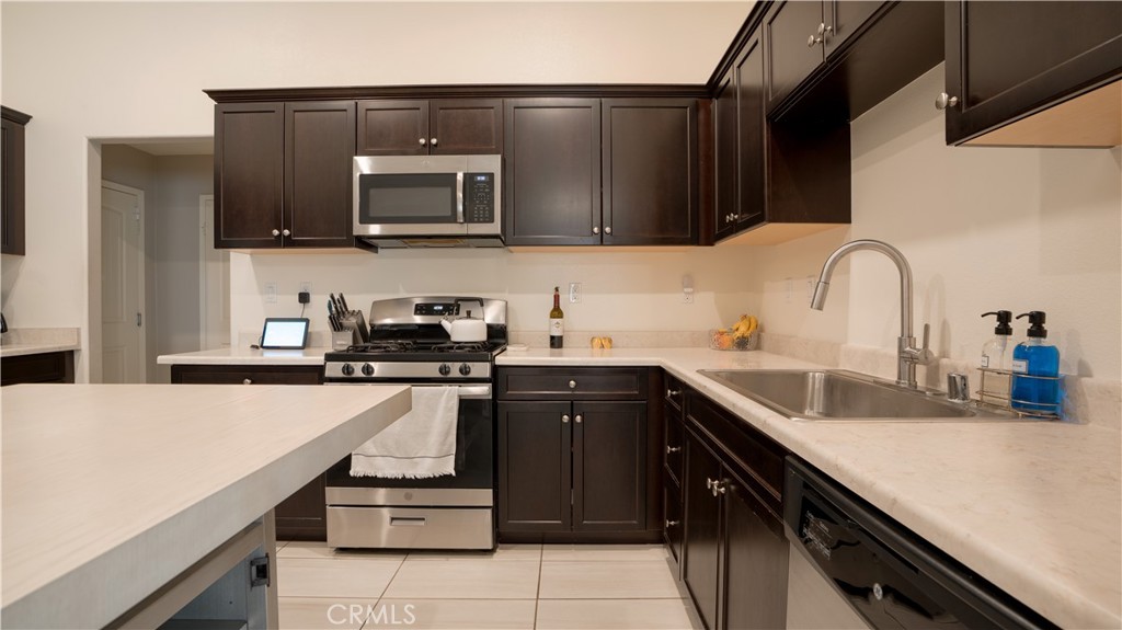 1133 Avenida Del Rio San Jacinto, CA 92582 - Photo 10 of 28