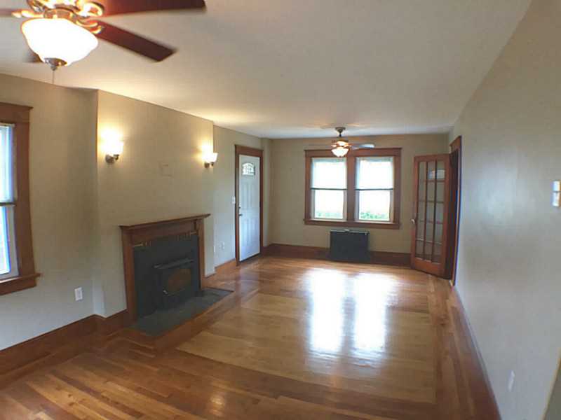 7 Rowland Road Newport, RI 02840 - Photo 4 of 19 Living Room.
