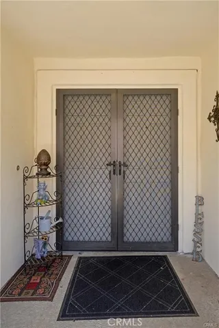 a view of a utility room