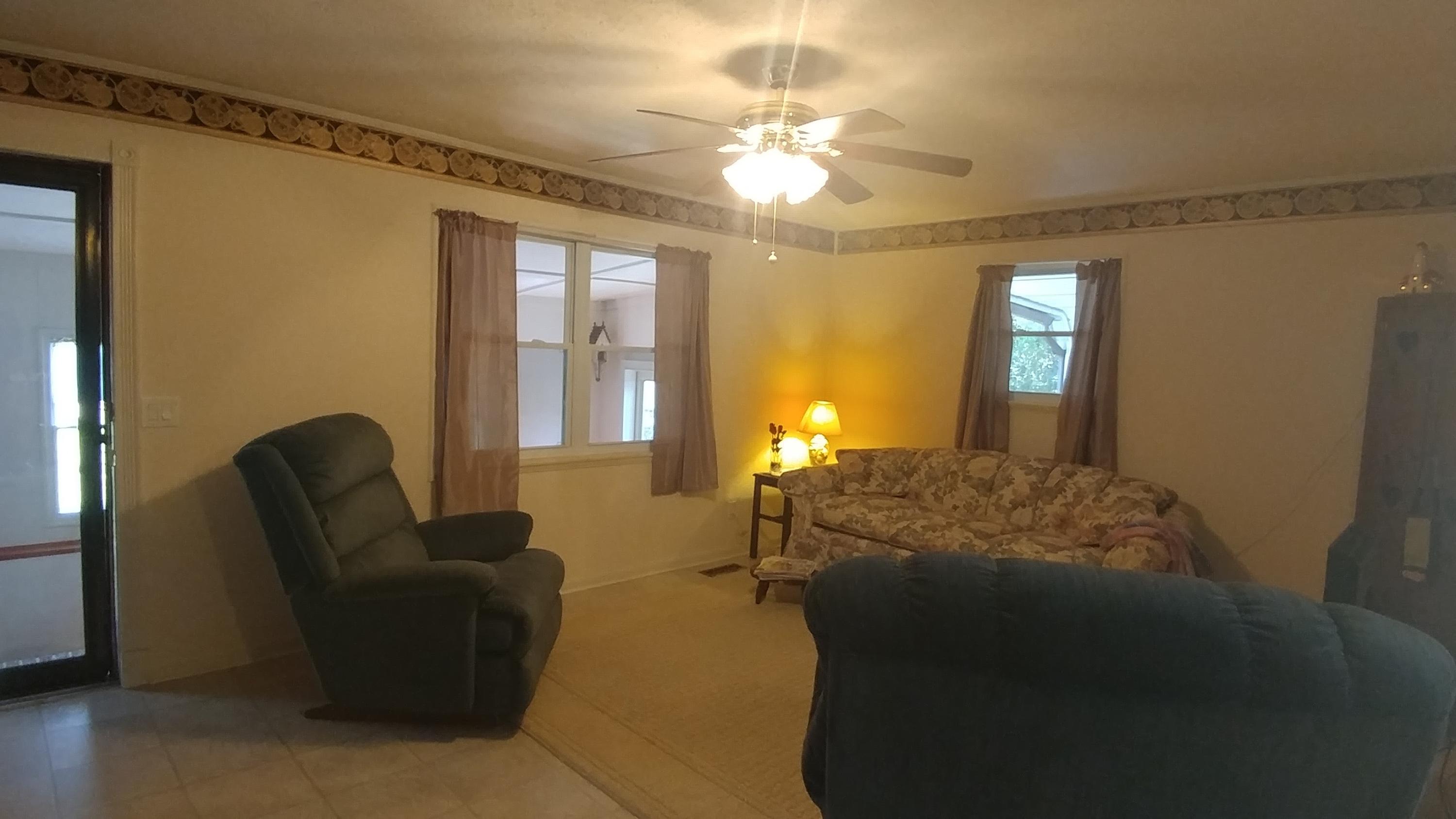 8269 Toestring Valley Road Spring City, TN 37381 - Photo 4 of 36 Living room