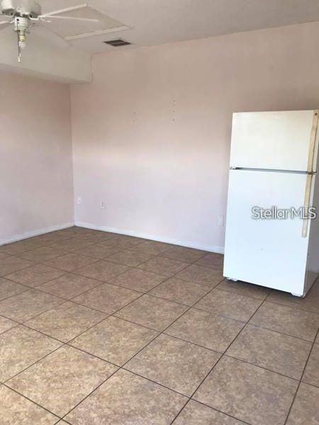 916 Washington Palm Loop, Unit 5 Davenport, FL 33897 - Photo 3 of 6 an empty room with a bench