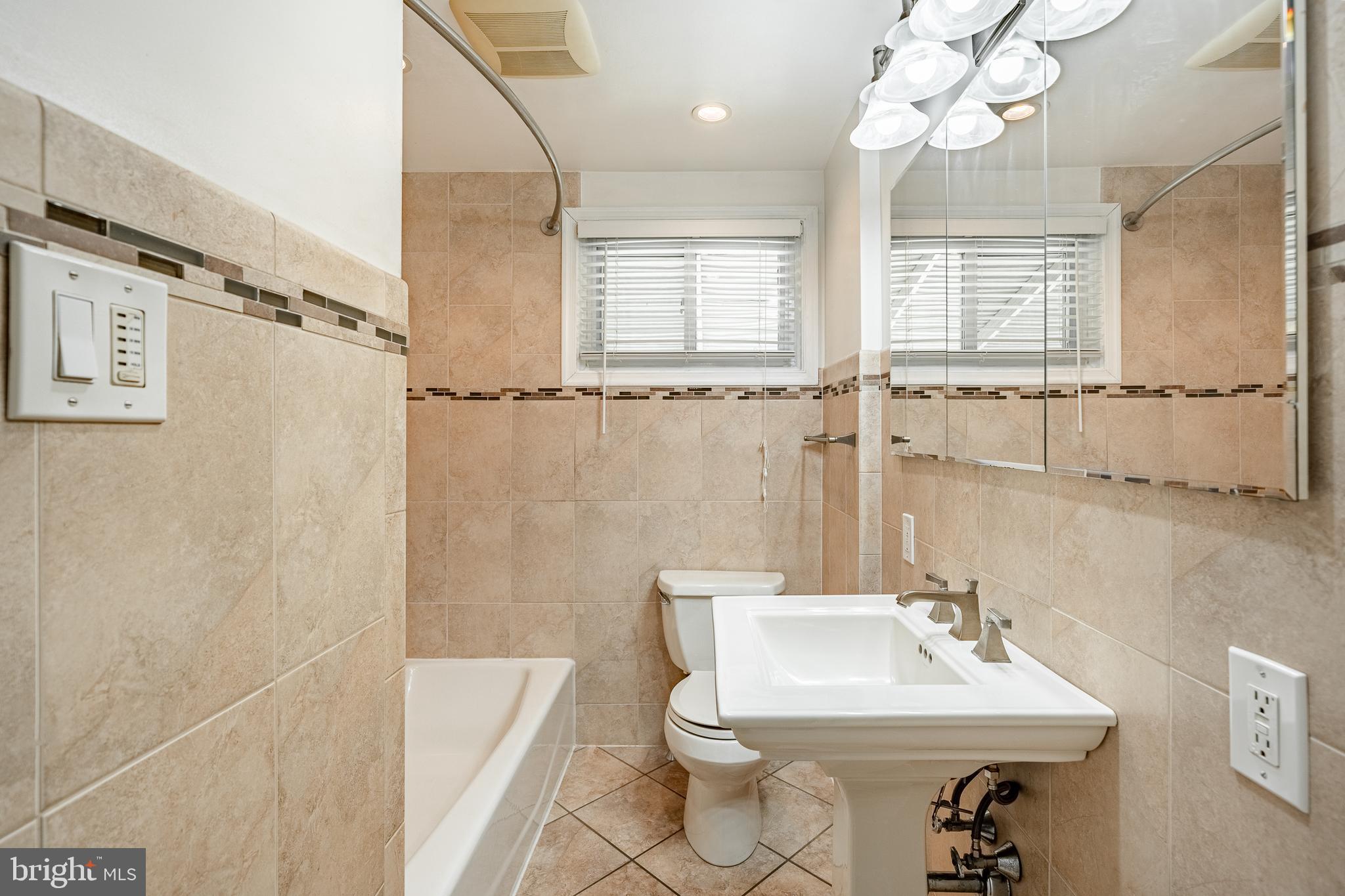 147 Wyndmoor Road Havertown, PA 19083 - Photo 20 of 36 Hall bath room