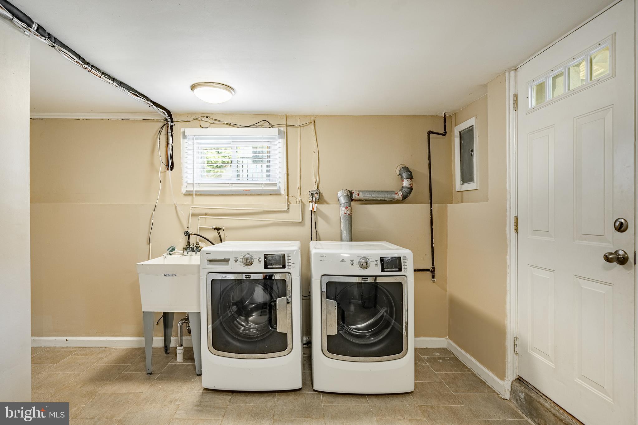 147 Wyndmoor Road Havertown, PA 19083 - Photo 27 of 36 Washer/dryer included