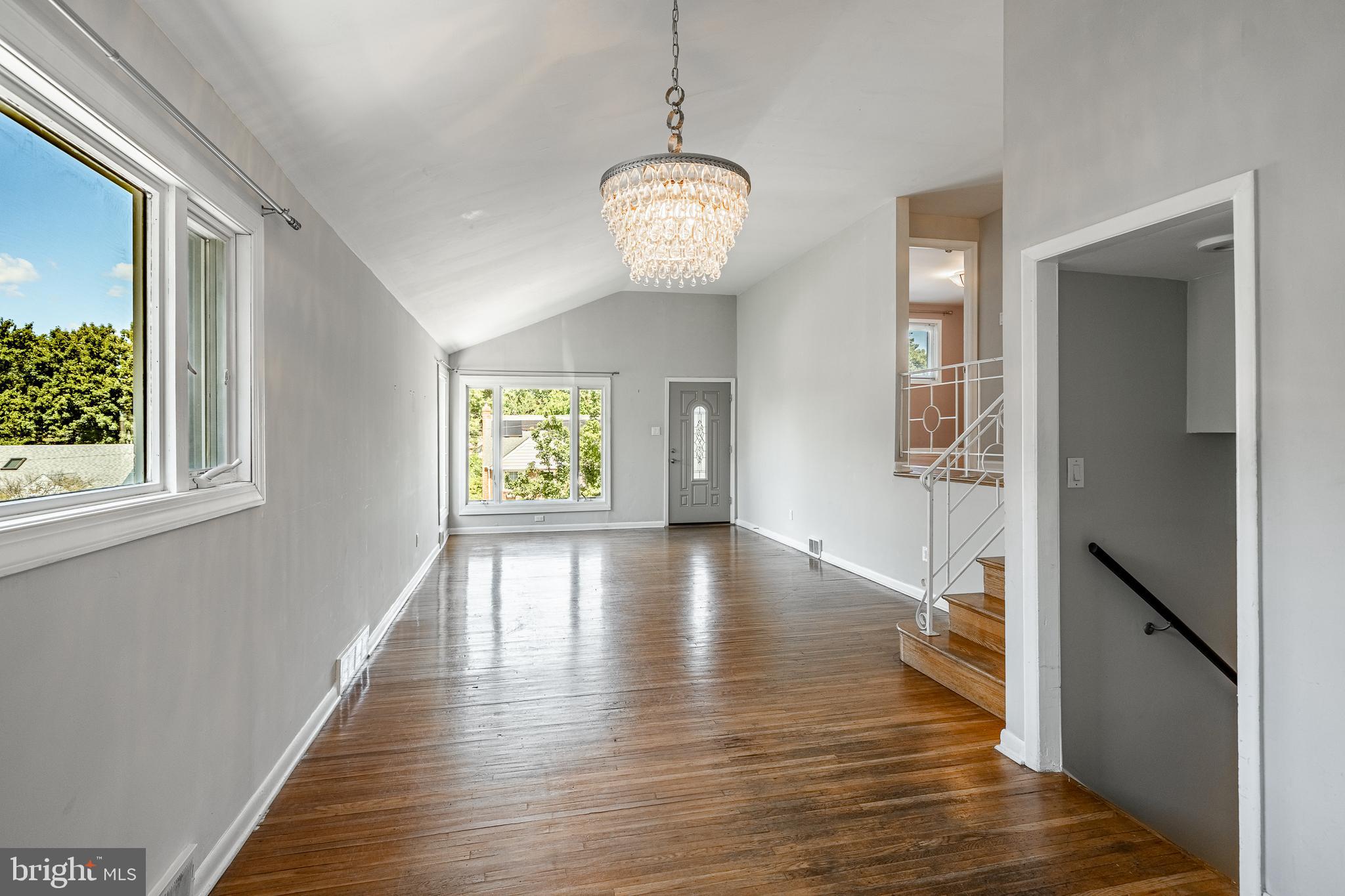 147 Wyndmoor Road Havertown, PA 19083 - Photo 8 of 36 Ample windows in this area