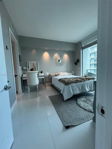 $4,950 | 500 Brickell Avenue, Unit 4105, Miami, FL 33131