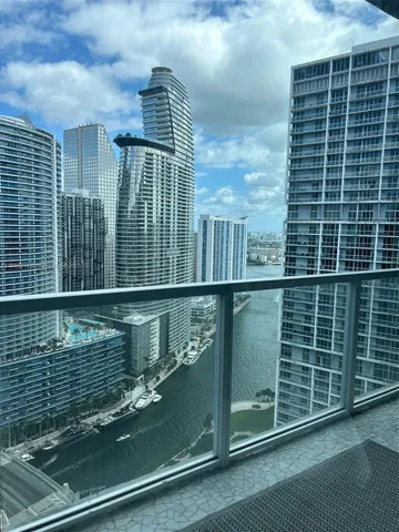 $4,950 | 500 Brickell Avenue, Unit 4105, Miami, FL 33131