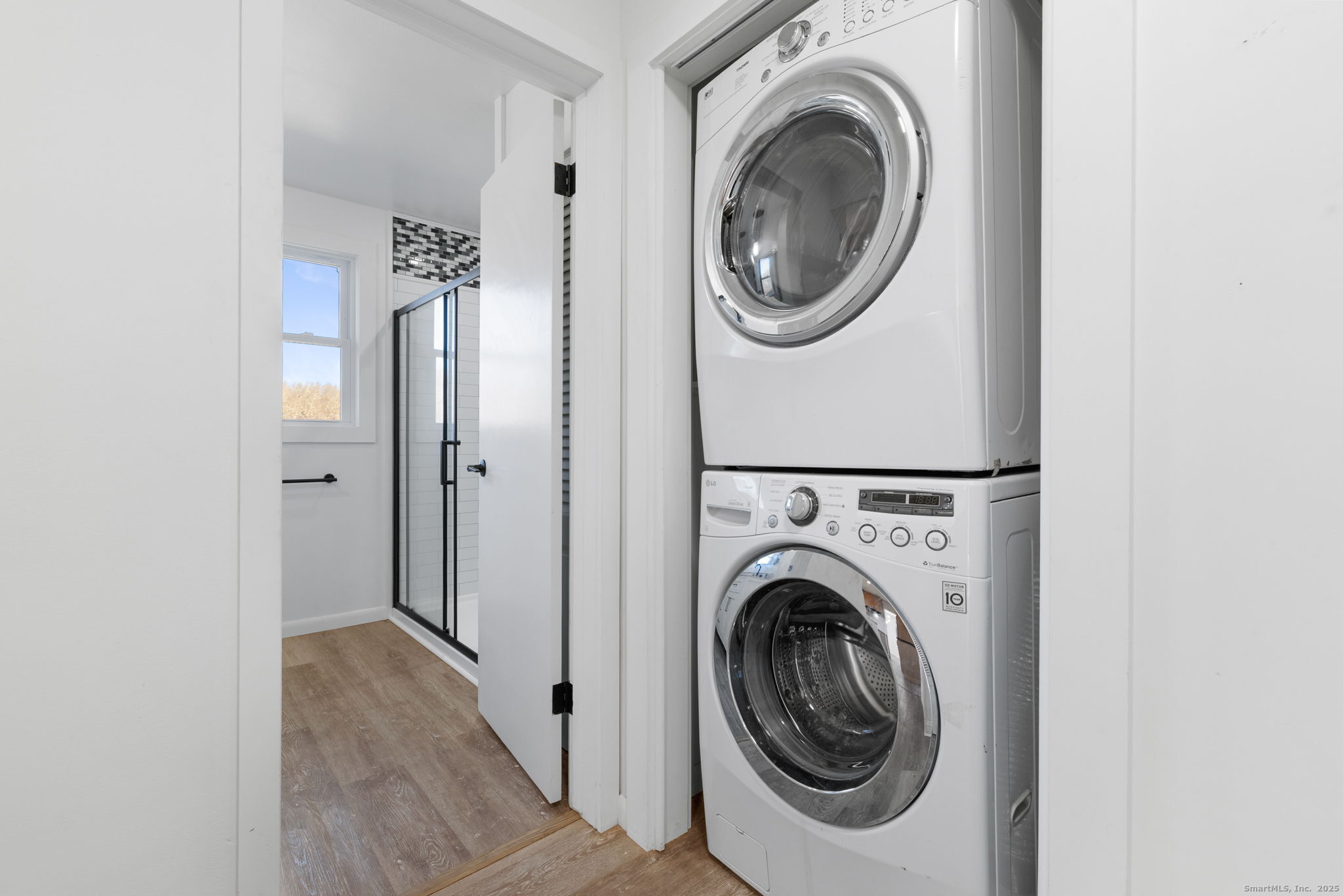 475 Parum Road Colchester, CT 06415 - Photo 9 of 28 a utility room with dryer and washer