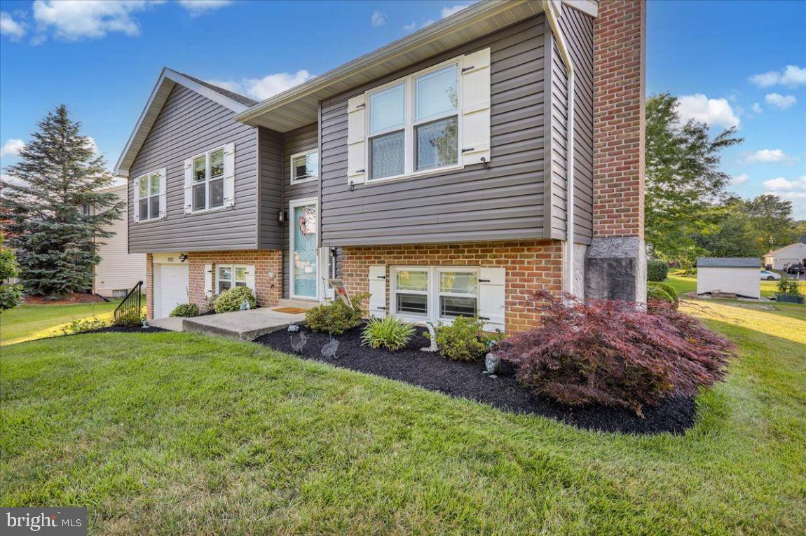 6013 Farming Ridge Boulevard Reading, PA 19606 - Photo 2 of 31 Gallery Image 2