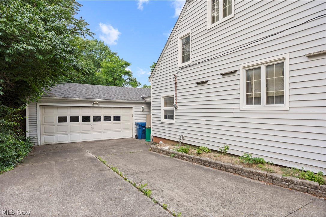 7790 Lewis Road Olmsted Falls, OH 44138 - Photo 3 of 31