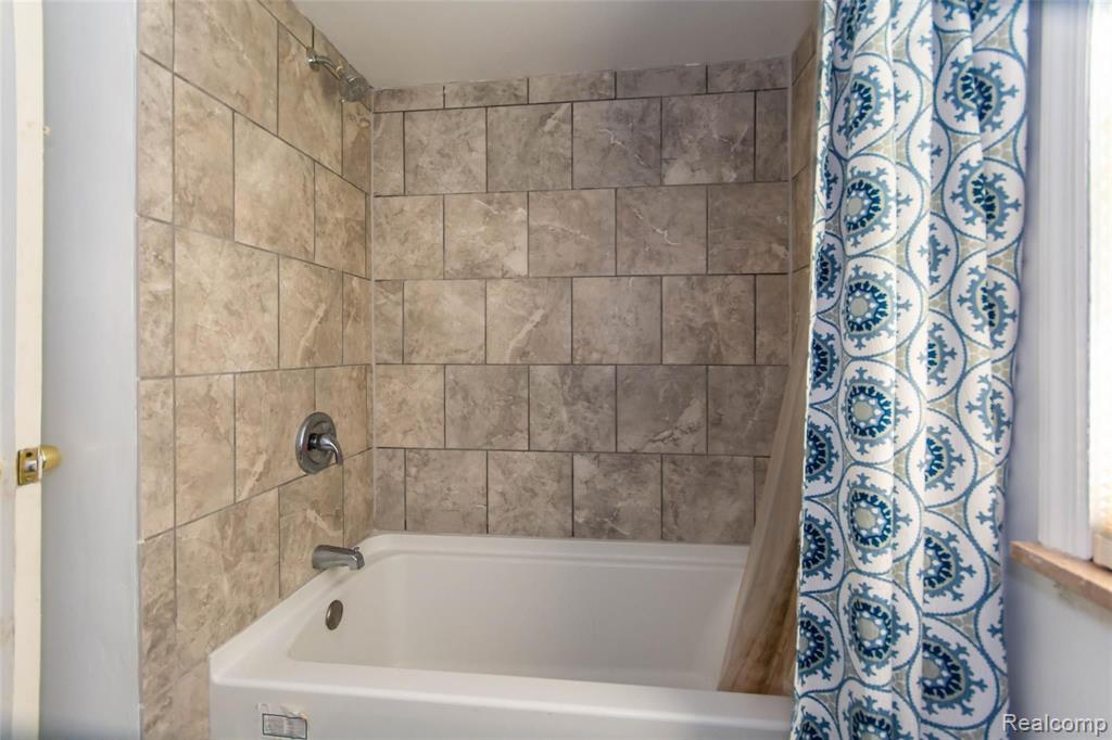 826 Michelson Road Rochester Hills, MI 48307 - Photo 17 of 34