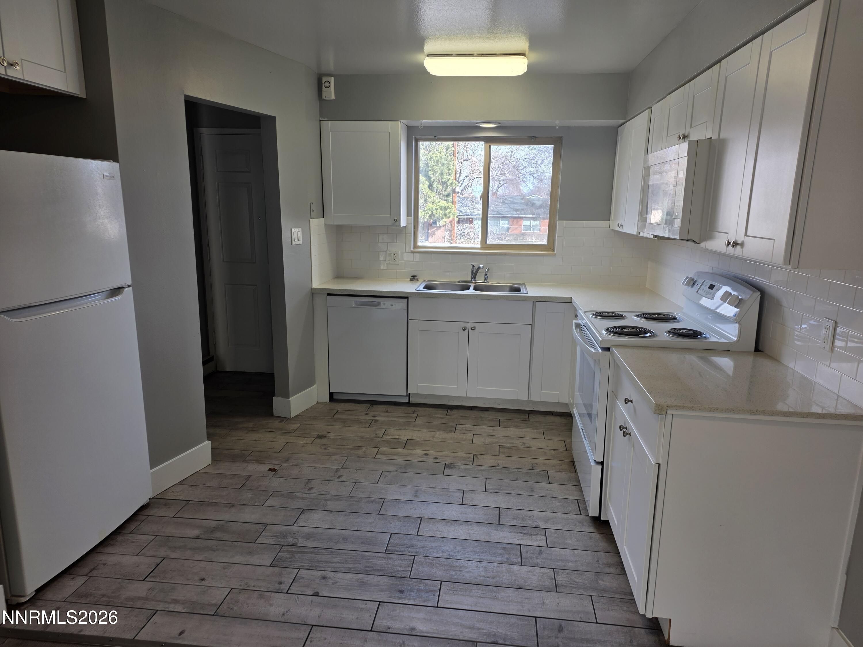 127 Smithridge Park Reno, NV 89502 - Photo 3 of 16 127 3