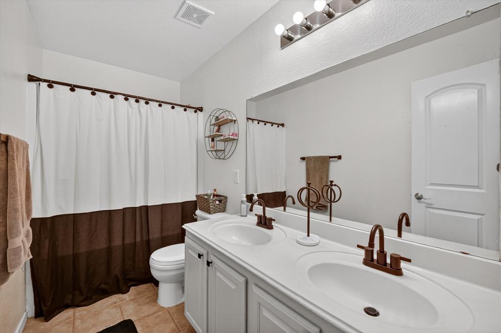 8208 Hidden Path Lane Denton, TX 76210 - Photo 31 of 40