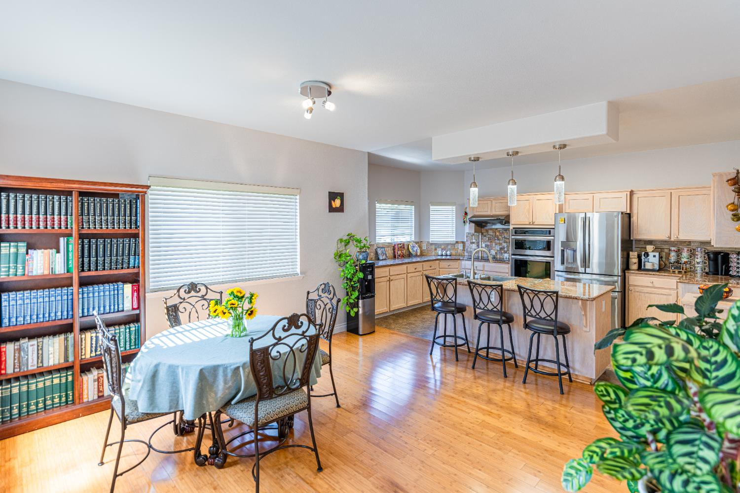 2322 East Revere Road Fresno, CA 93720 - Photo 12 of 33 a living room with dining room and kitchen view