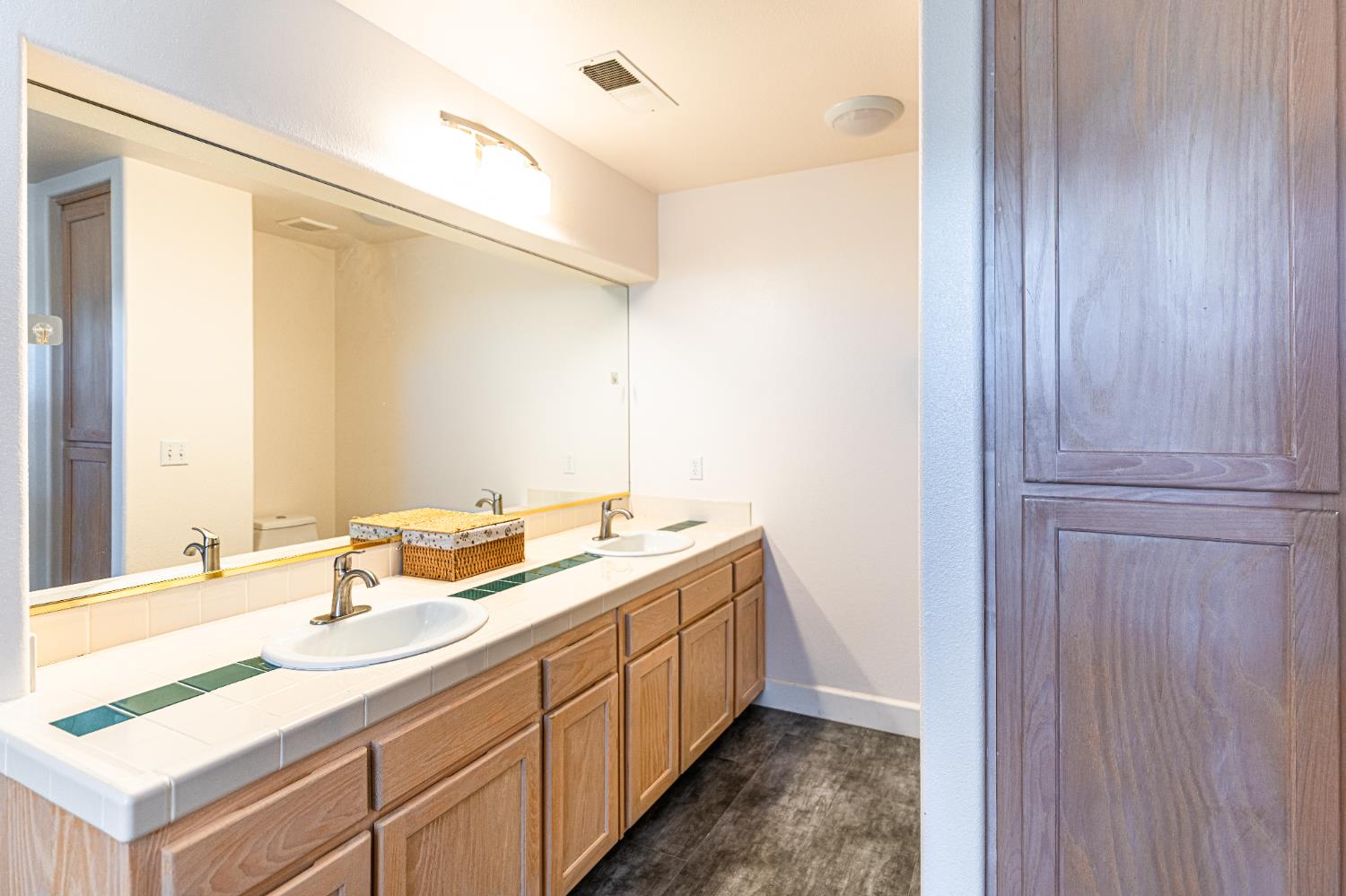 2322 East Revere Road Fresno, CA 93720 - Photo 23 of 33 a bathroom with a double vanity sink and a mirror