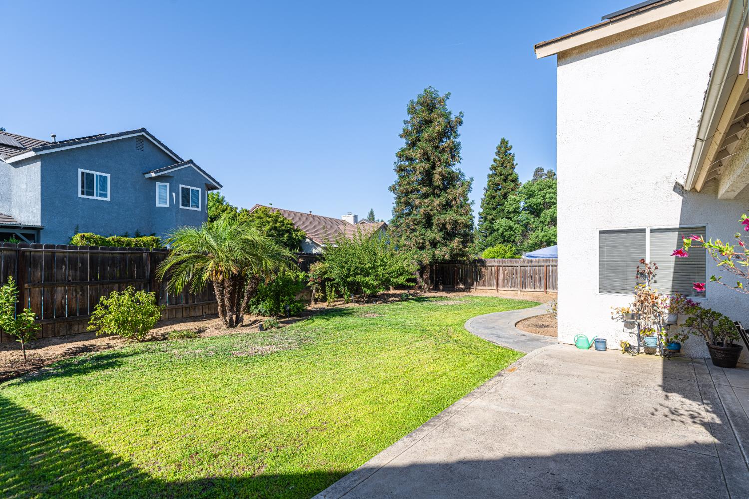 2322 East Revere Road Fresno, CA 93720 - Photo 31 of 33 a view of a back yard of the house