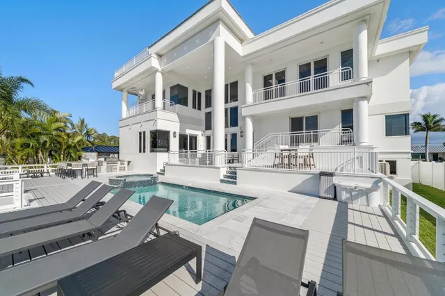 $3,750,000 | 42 Midway Island, Clearwater Beach, FL 33767