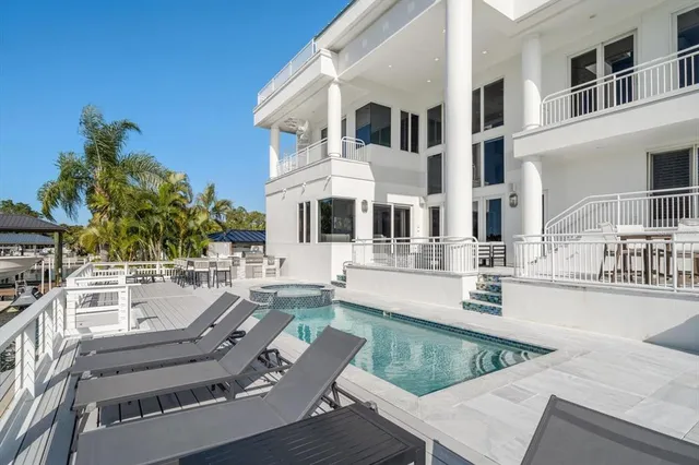 $3,750,000 | 42 Midway Island, Clearwater Beach, FL 33767